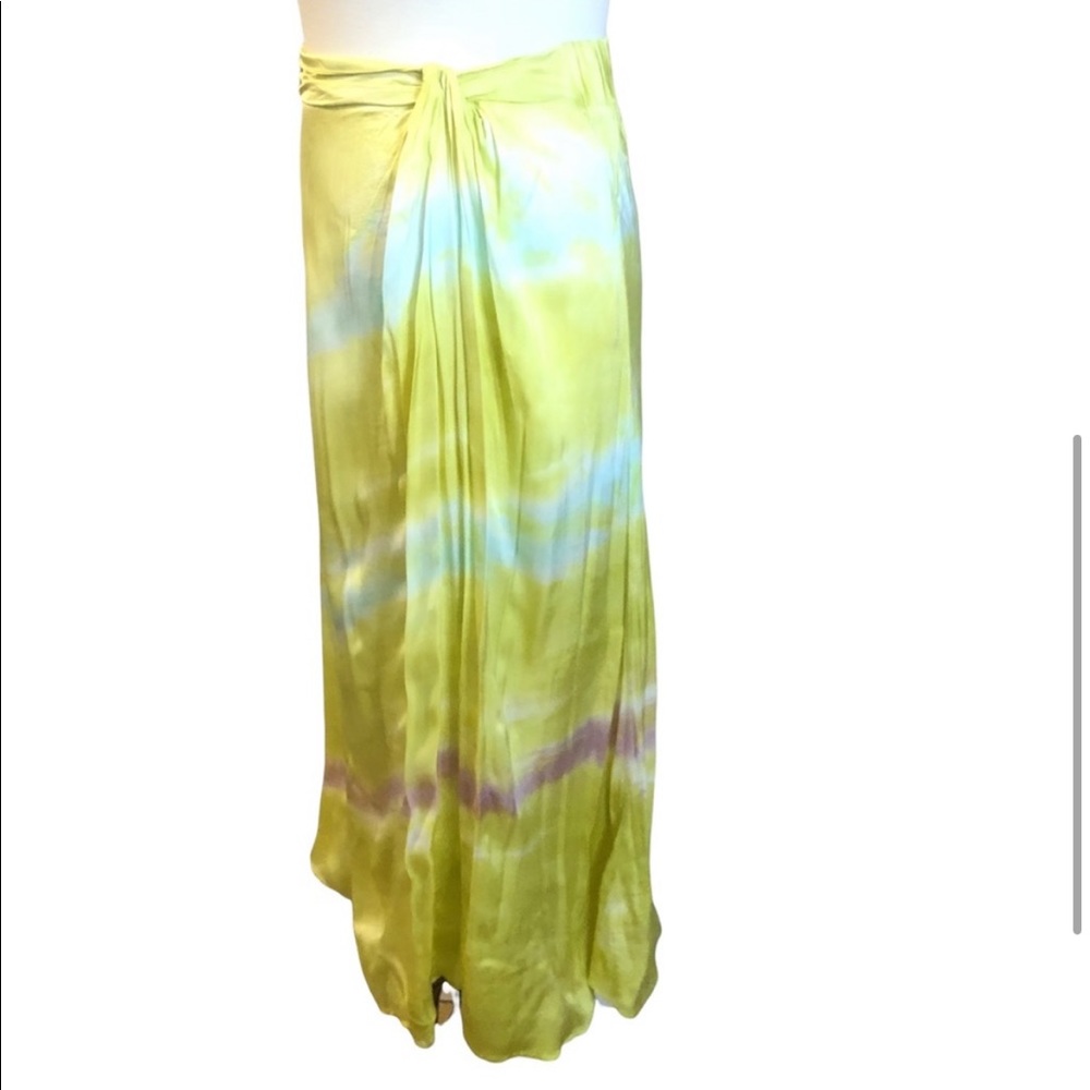 YFB Savanna Satin Slip Skirt In Zest Ripple Size Small NWT